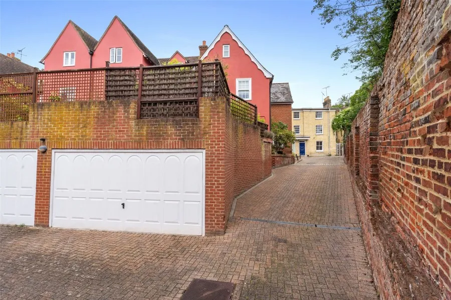 with 4 bedrooms in Saffron Walden, CB10, photo 14