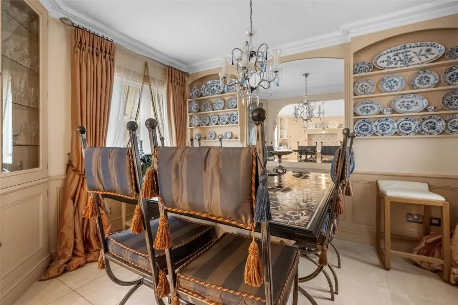 with 4 bedrooms in Saffron Walden, CB10, photo 4