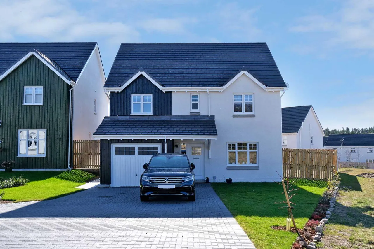 4 bed house for sale — Lochside of Leys, Banchory, AB31 4GX