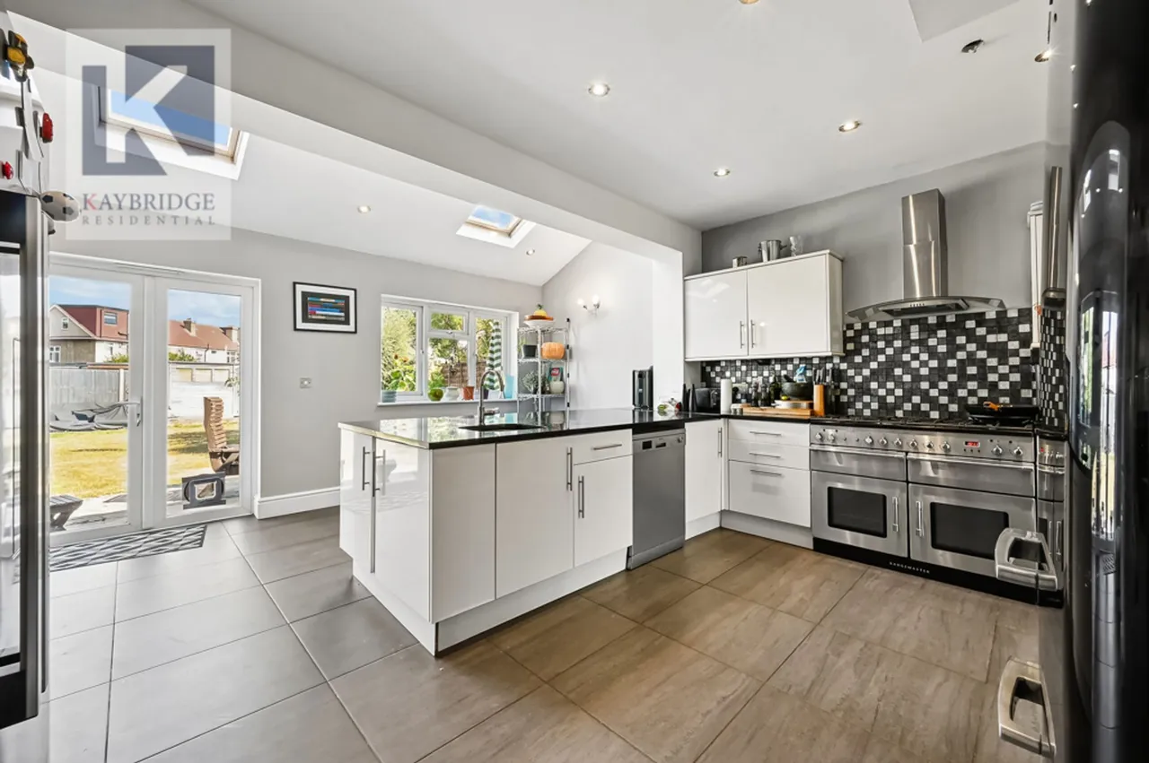 Stoneleigh Avenue, Worcester Park, KT4, photo 4