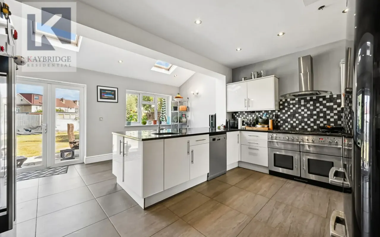 Stoneleigh Avenue, Worcester Park, KT4, photo 4