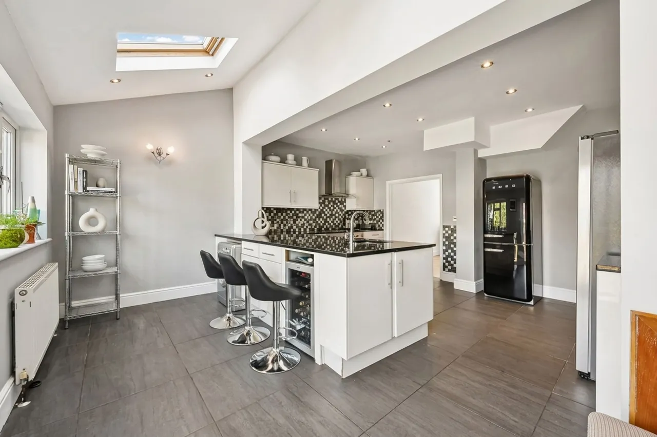 Stoneleigh Avenue, Worcester Park, KT4, photo 5