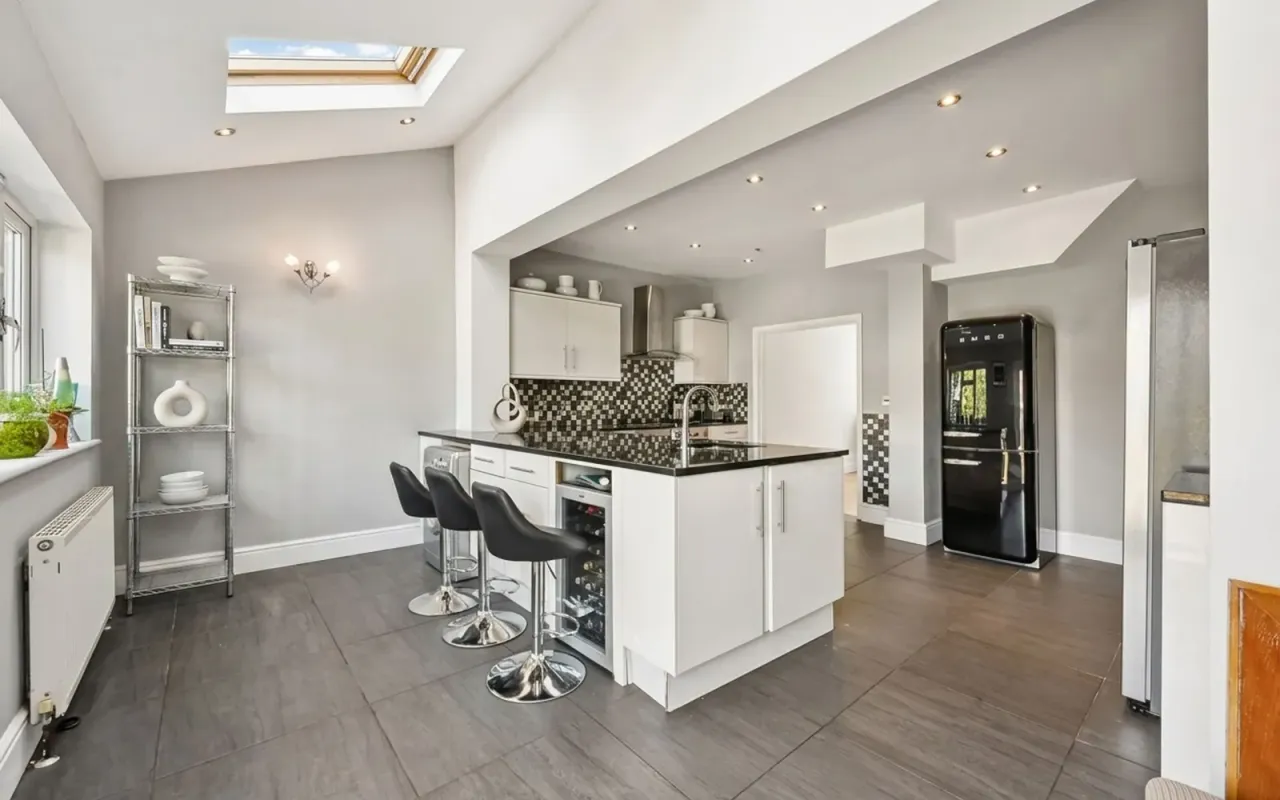 Stoneleigh Avenue, Worcester Park, KT4, photo 5