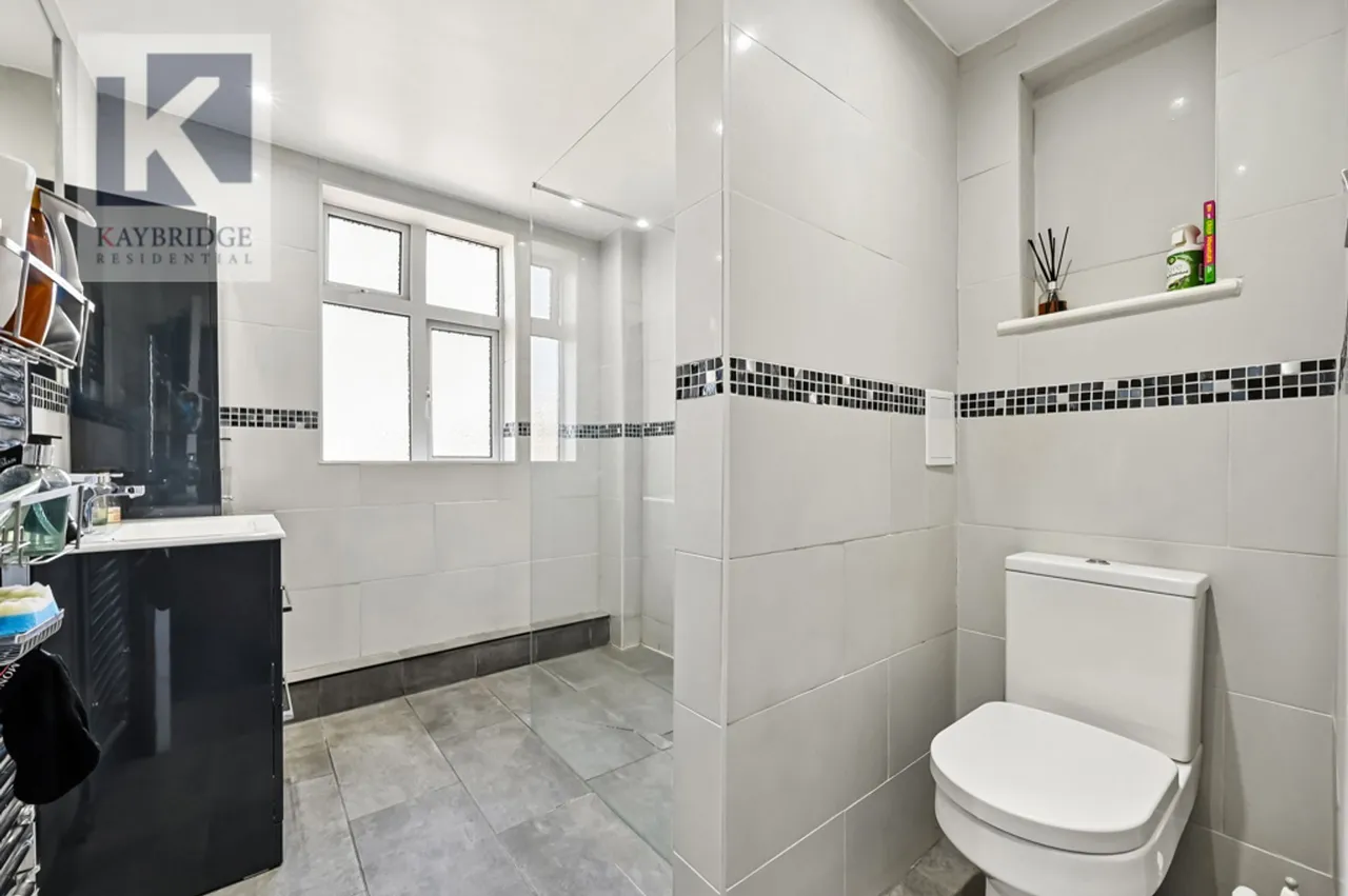 Stoneleigh Avenue, Worcester Park, KT4, photo 11