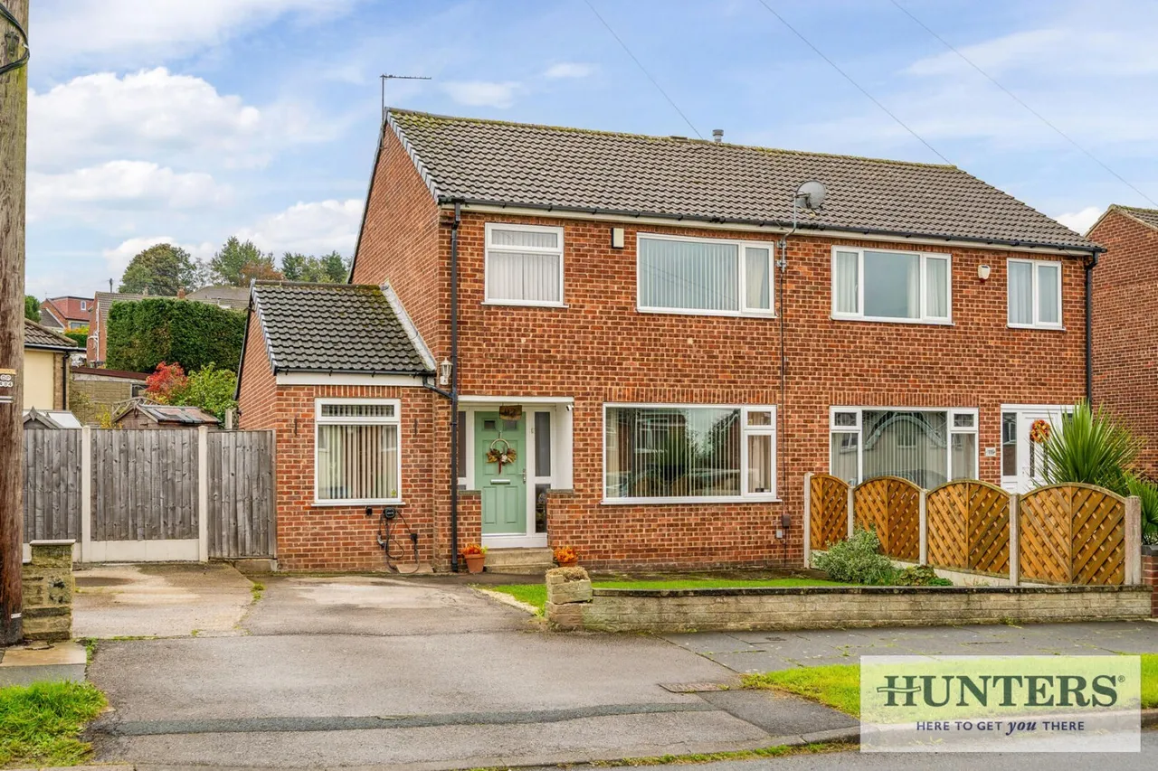 3 bed house for sale, Coppice Wood Avenue, Yeadon, LS19
