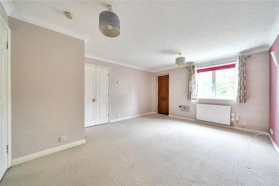 Whittaker Court, Woodfield, KT21, photo 5