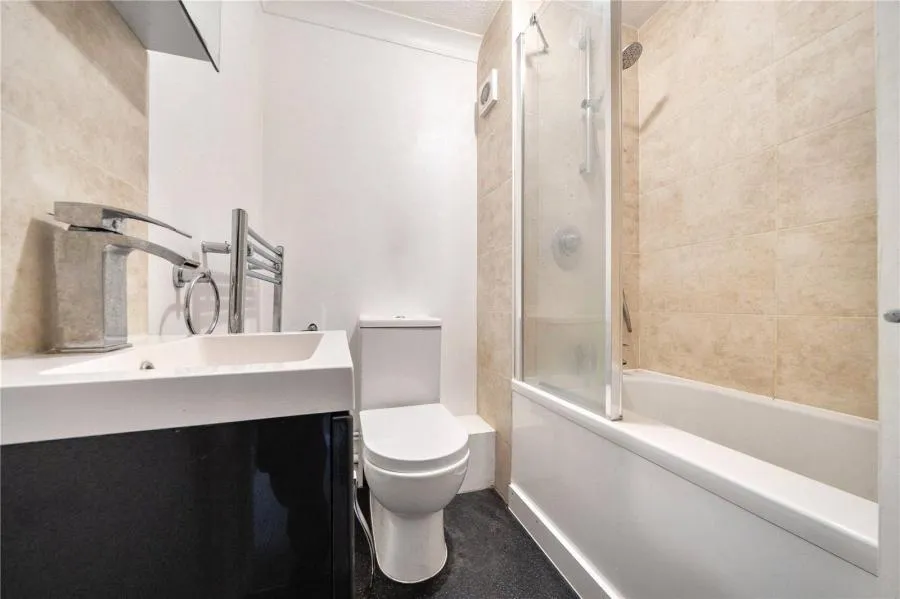 Whittaker Court, Woodfield, KT21, photo 4