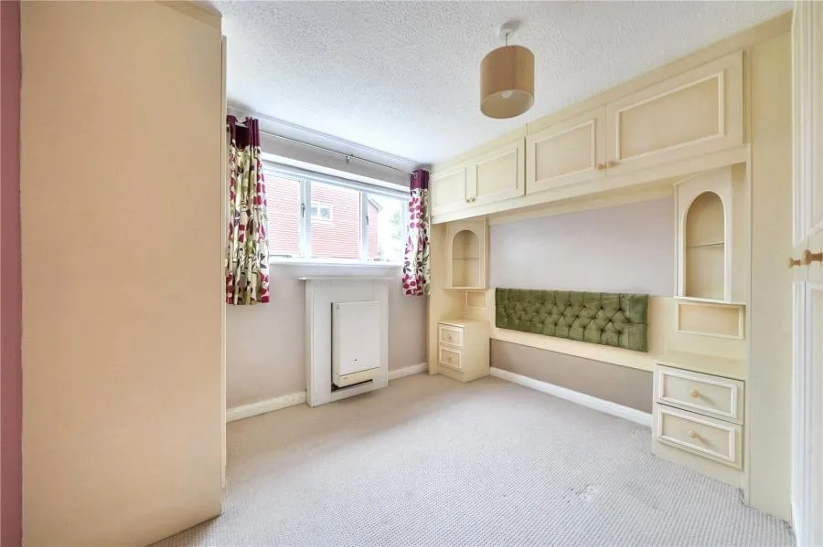 Whittaker Court, Woodfield, KT21, photo 7