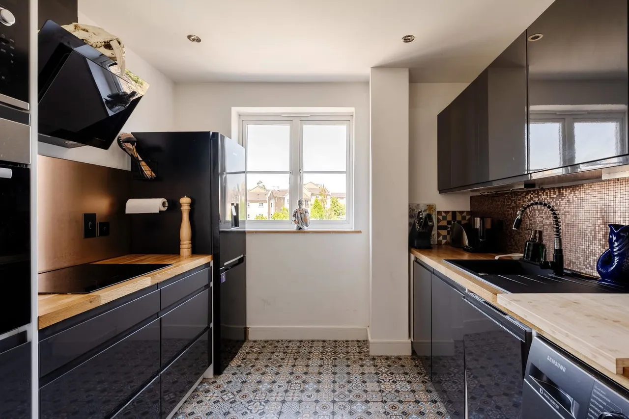 2 bed flat for sale — Propelair Way, Colchester