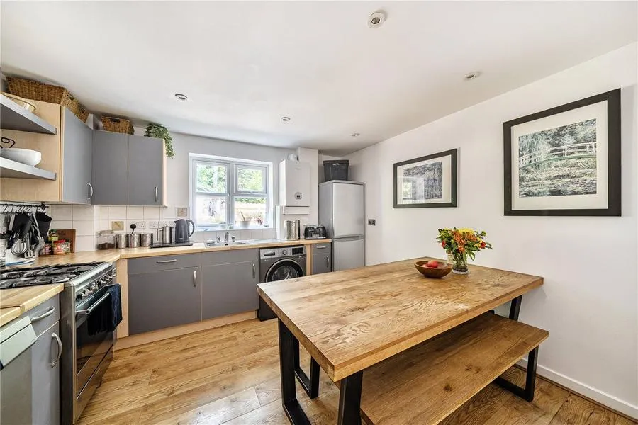 Hanger Court, Knaphill, GU21, photo 5