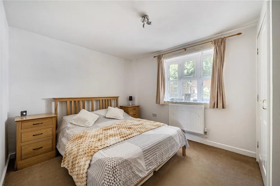 Hanger Court, Knaphill, GU21, photo 6