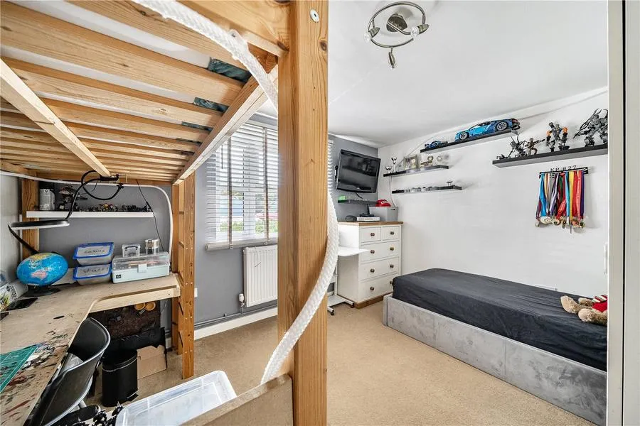 Hanger Court, Knaphill, GU21, photo 8