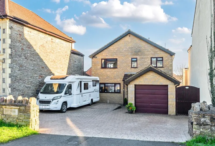 4 bed house for sale, Hollyguest Road, Hanham, BS15
