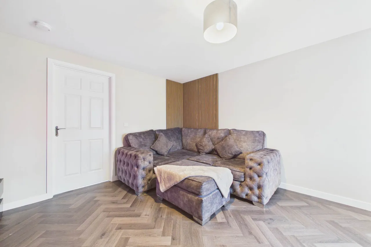 Olive Drive, Cleland, photo 3