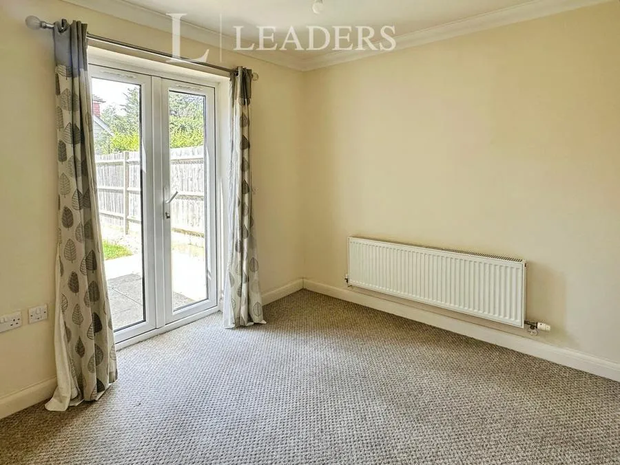 Trafalgar Rise, Clanfield, PO8, photo 5