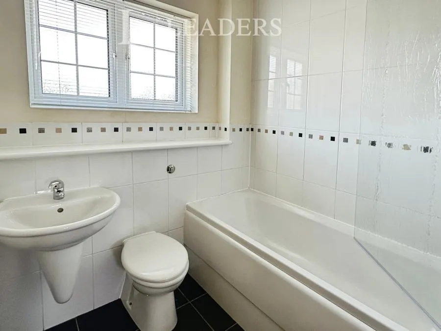 Trafalgar Rise, Clanfield, PO8, photo 12