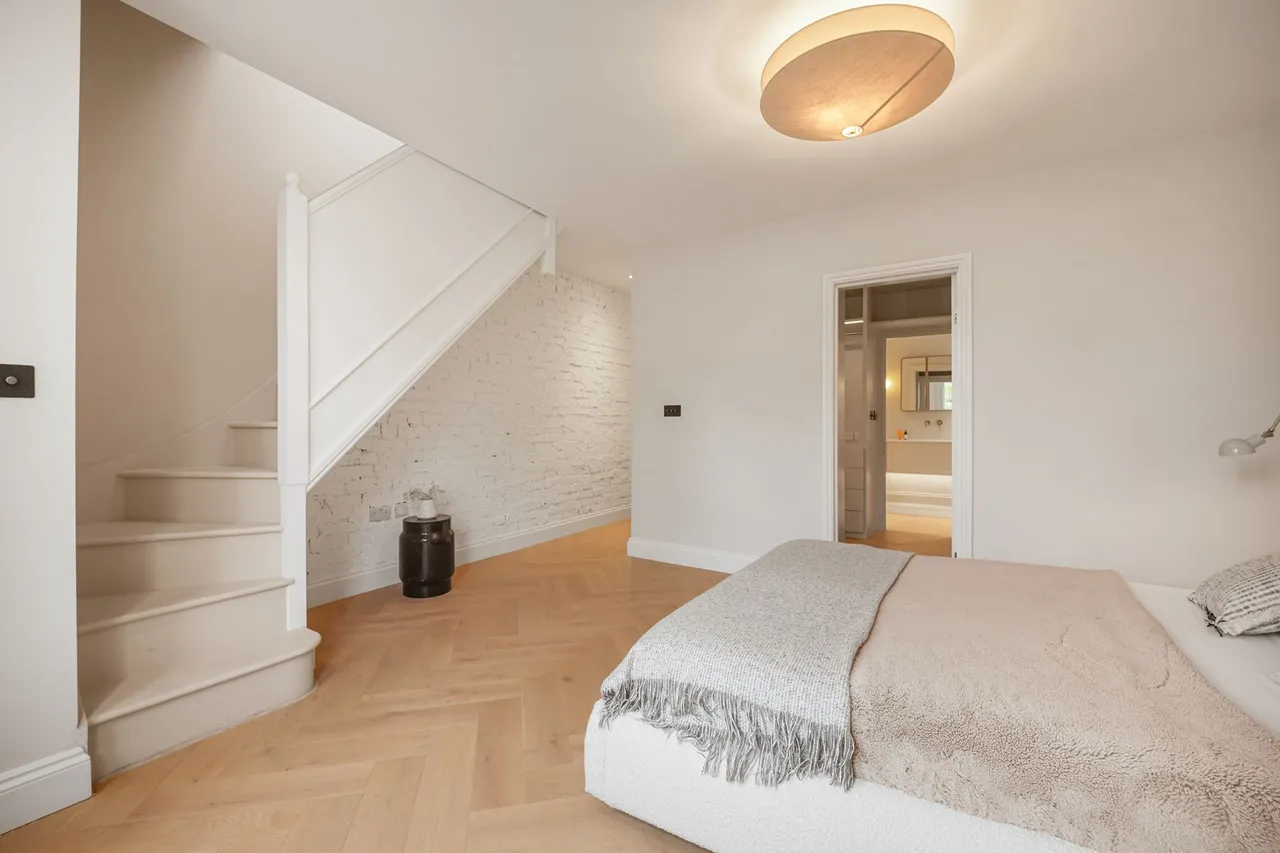 Riffel Road, London, NW2, photo 11