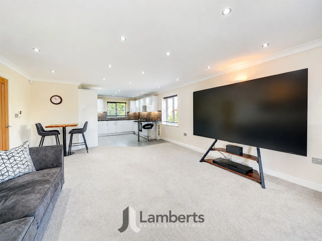 4 Brookes Close, Studley, photo 4