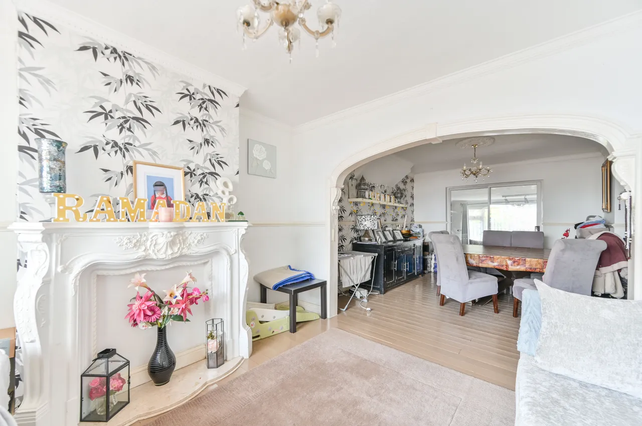 4 bed house for sale — 20 Review Road, London