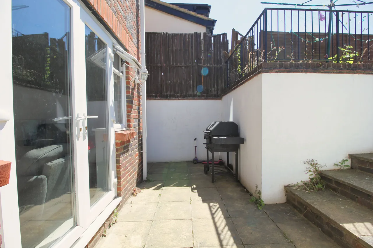 Earlsbrook Road, photo 3