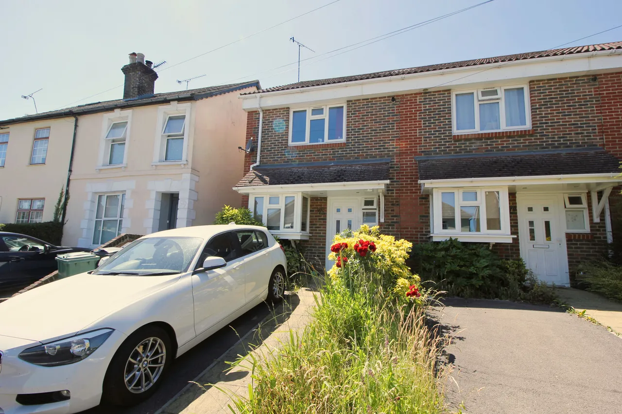 3 bed house to rent — Earlsbrook Road
