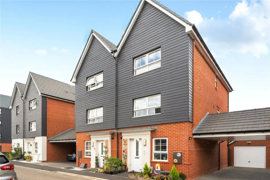 4 bed house for sale, Grand Junction, Broughton, HP22