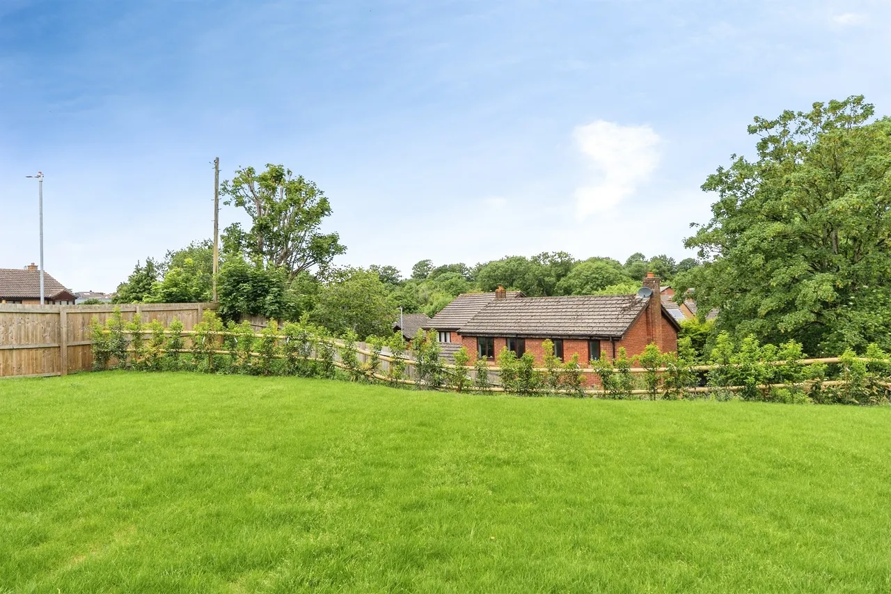 Magpie Bottom Lane, Hanham, BS15, photo 3