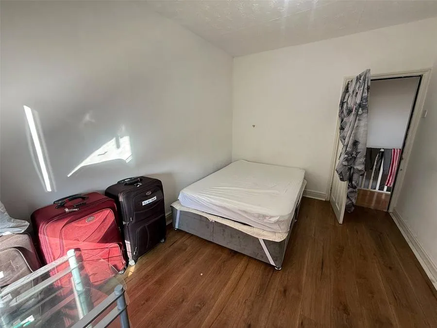 Wellington Street, Slough, SL1, photo 4