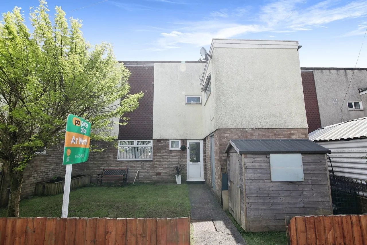 3 bed house for sale, Monmouth Close, Pontypool, NP4