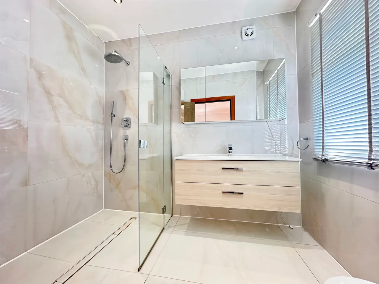 Saddlescombe Way, London, N12, photo 15