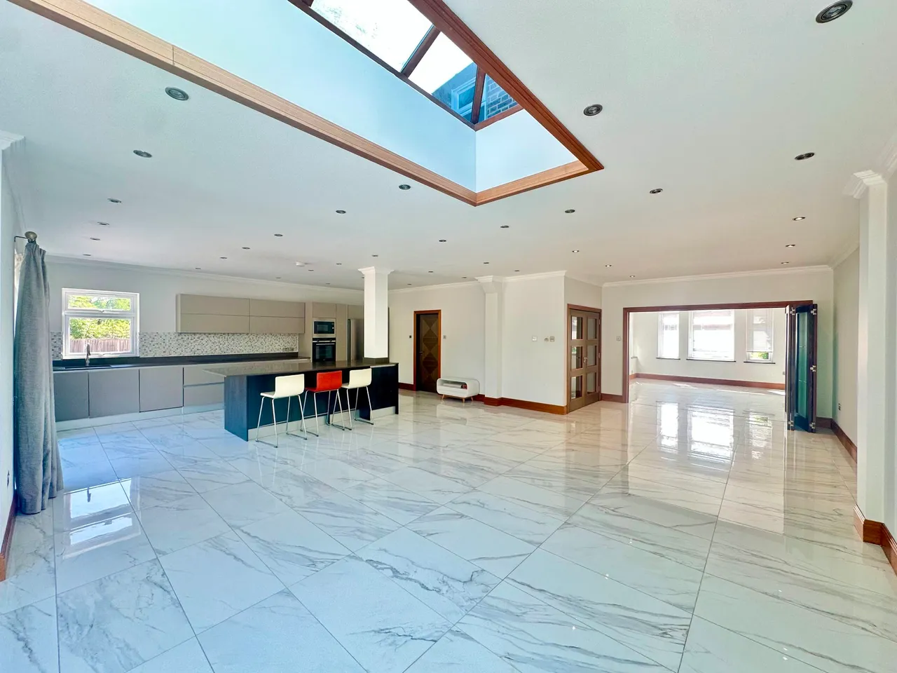 6 bed property to rent, Saddlescombe Way, London, N12
