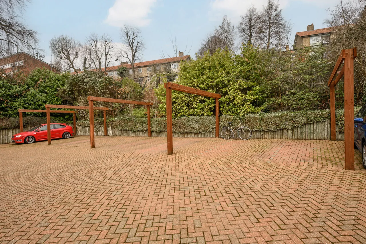 Queensmere Road, London, SW19, photo 11