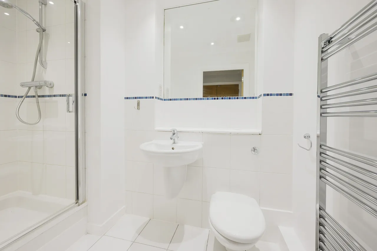 Queensmere Road, London, SW19, photo 6
