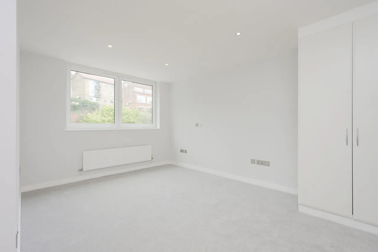 Queensmere Road, London, SW19, photo 7