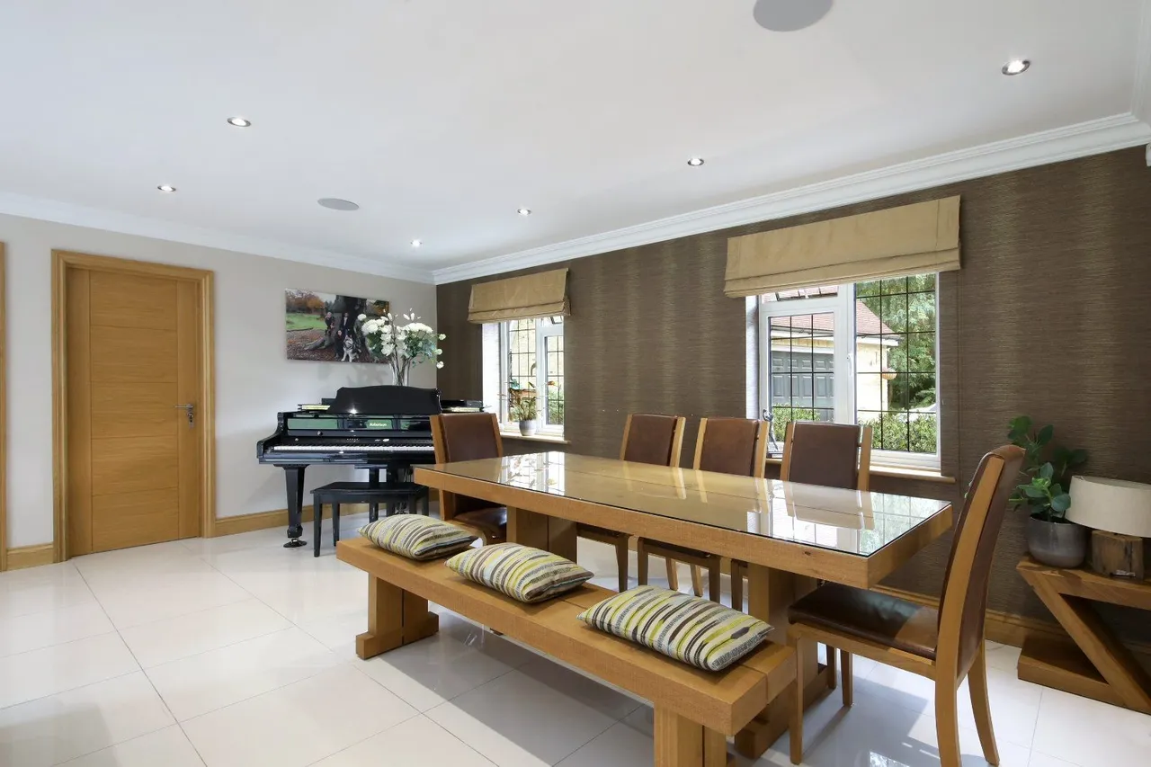 Stoke Common Road, Fulmer, Buckinghamshire, SL3 6HA, photo 9