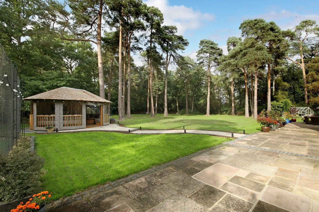 Stoke Common Road, Fulmer, Buckinghamshire, SL3 6HA, photo 3
