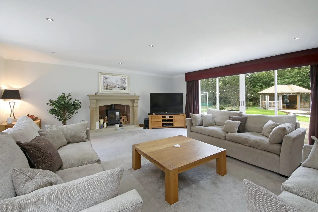Stoke Common Road, Fulmer, Buckinghamshire, SL3 6HA, photo 5