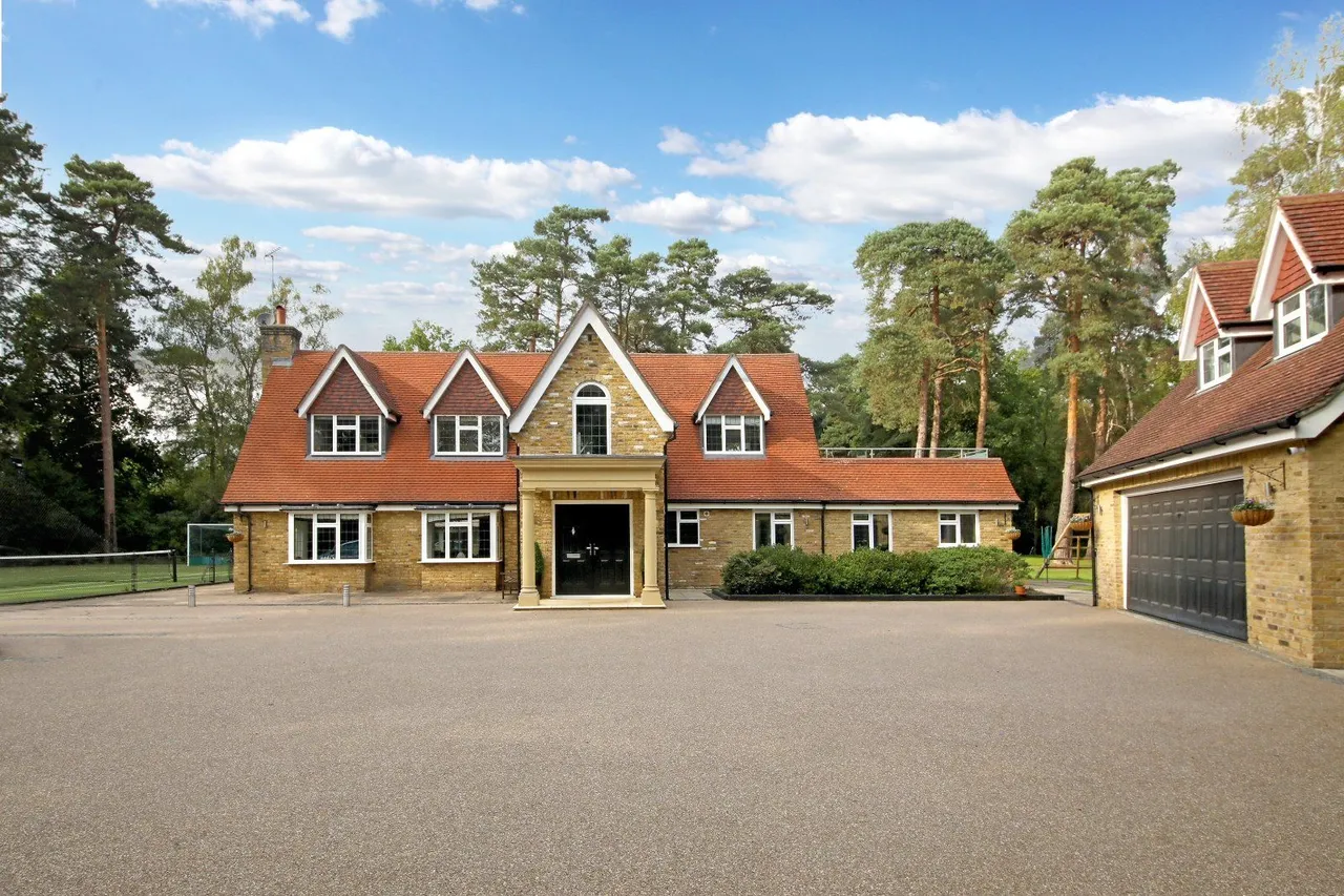 5 bed house for sale — Stoke Common Road, Fulmer, Buckinghamshire, SL3 6HA