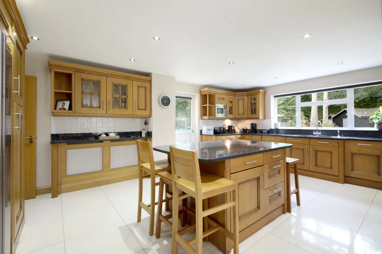 Stoke Common Road, Fulmer, Buckinghamshire, SL3 6HA, photo 8