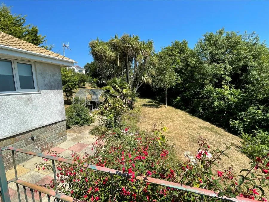 Gills Cliff Road, Ventnor, PO38, photo 3