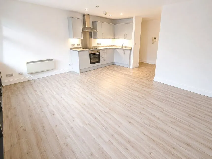 2 bed flat to rent — Station Road, Kettering, Northamptonshire, NN15