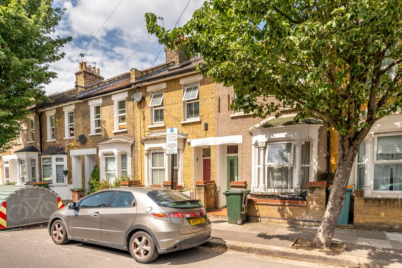 London, E15, photo 2