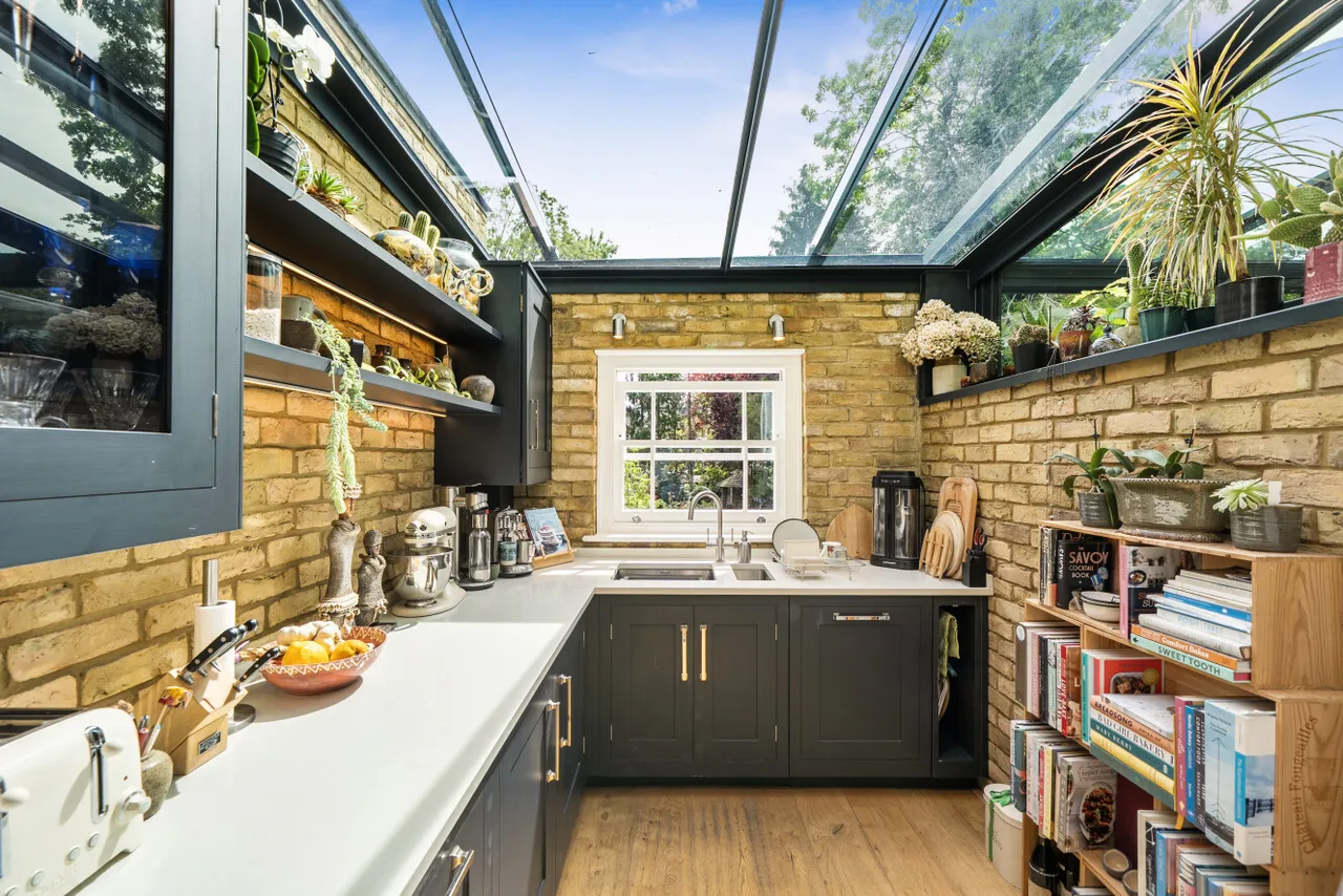 Woodchurch Road, London, NW6, photo 3