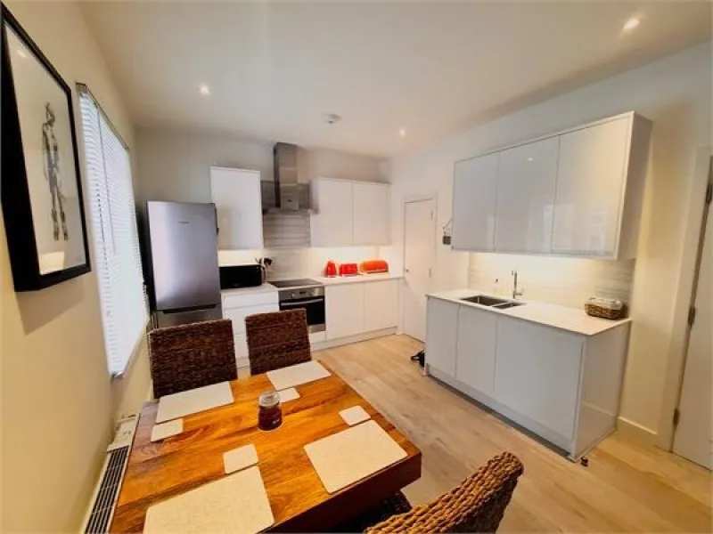 Grove House, 76 Sidmouth Avenue, photo 3