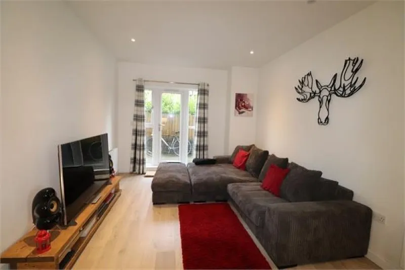 Grove House, 76 Sidmouth Avenue, photo 7
