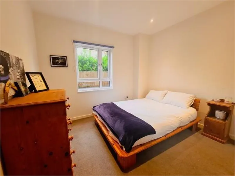 Grove House, 76 Sidmouth Avenue, photo 9