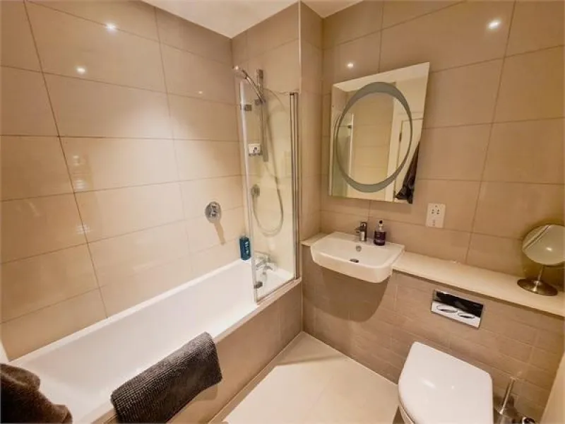 Grove House, 76 Sidmouth Avenue, photo 5