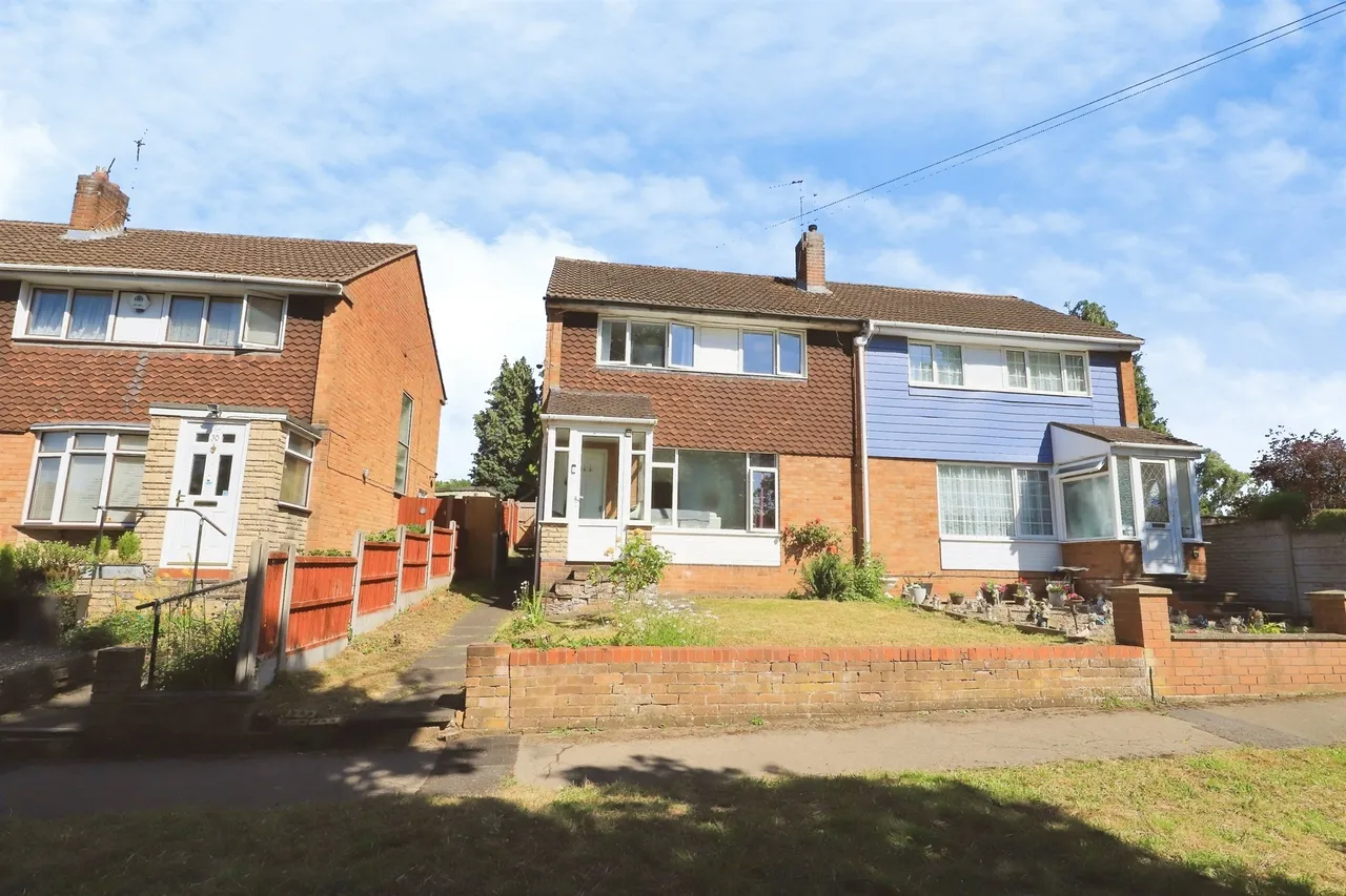 3 bed house for sale — Comberton Park Road, Kidderminster