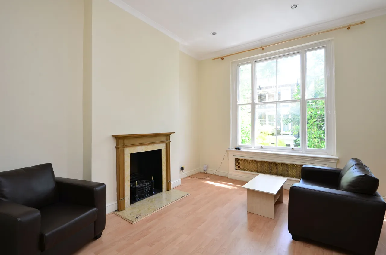 2 bed flat to rent — Flat 3, 31 Kempsford gardens, London