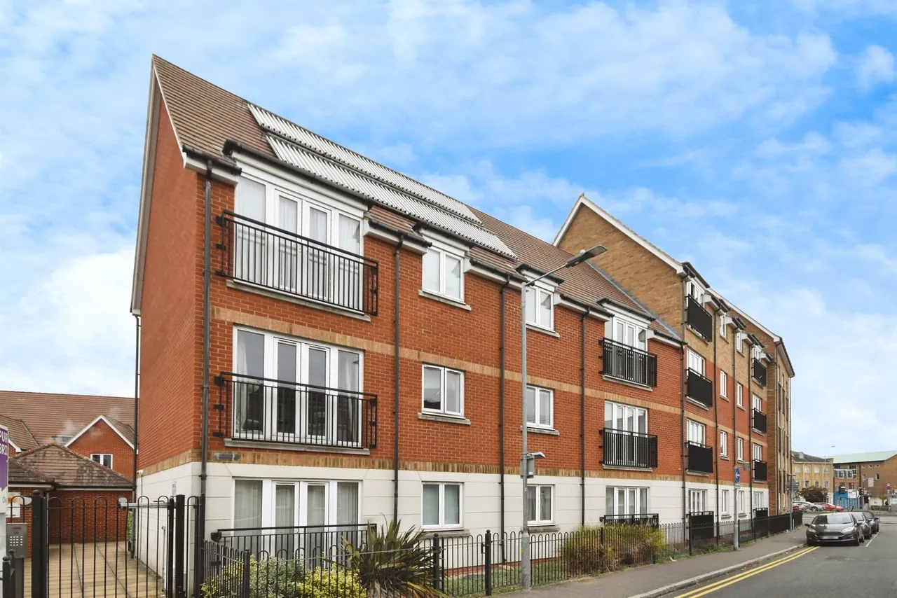 2 bed flat for sale — Primrose Hill, Chelmsford